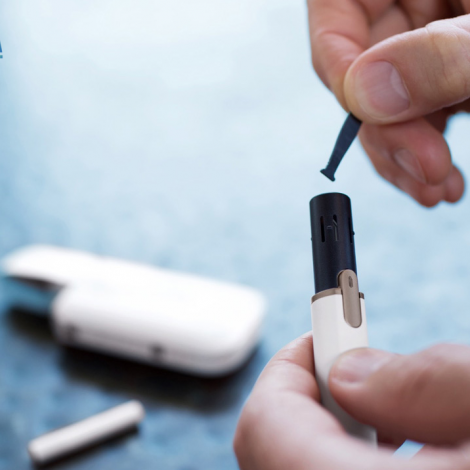 Làm sạch IQOS với bộ dụng cụ chuyên dụng